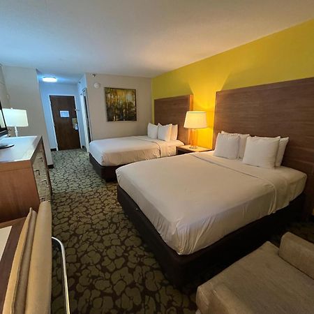 Готель Ramada Plaza By Wyndham Charlotte South End Airport Екстер'єр фото