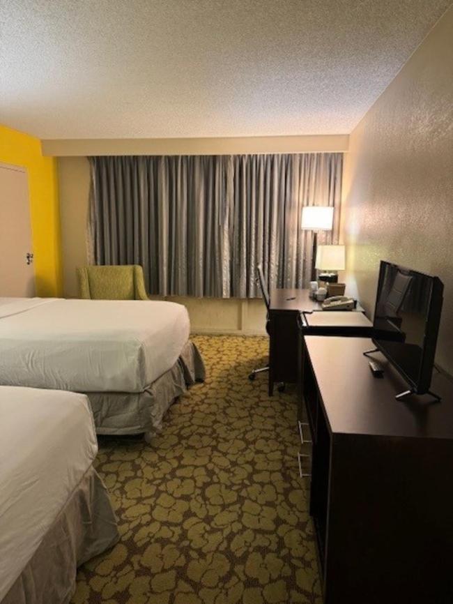 Готель Ramada Plaza By Wyndham Charlotte South End Airport Екстер'єр фото