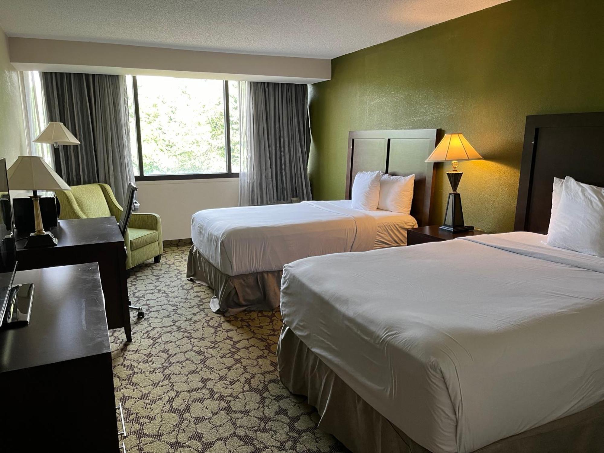 Готель Ramada Plaza By Wyndham Charlotte South End Airport Екстер'єр фото