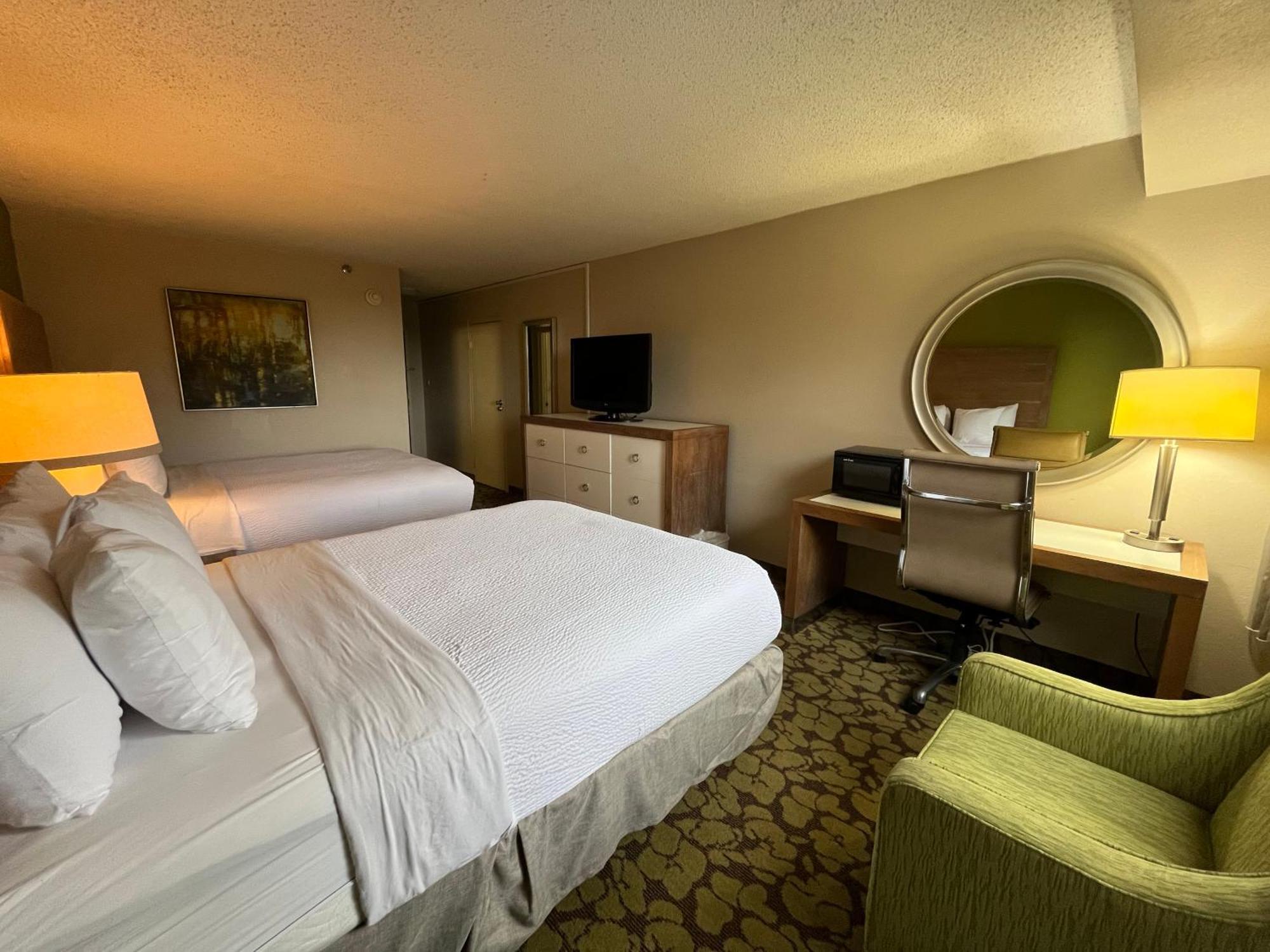 Готель Ramada Plaza By Wyndham Charlotte South End Airport Екстер'єр фото