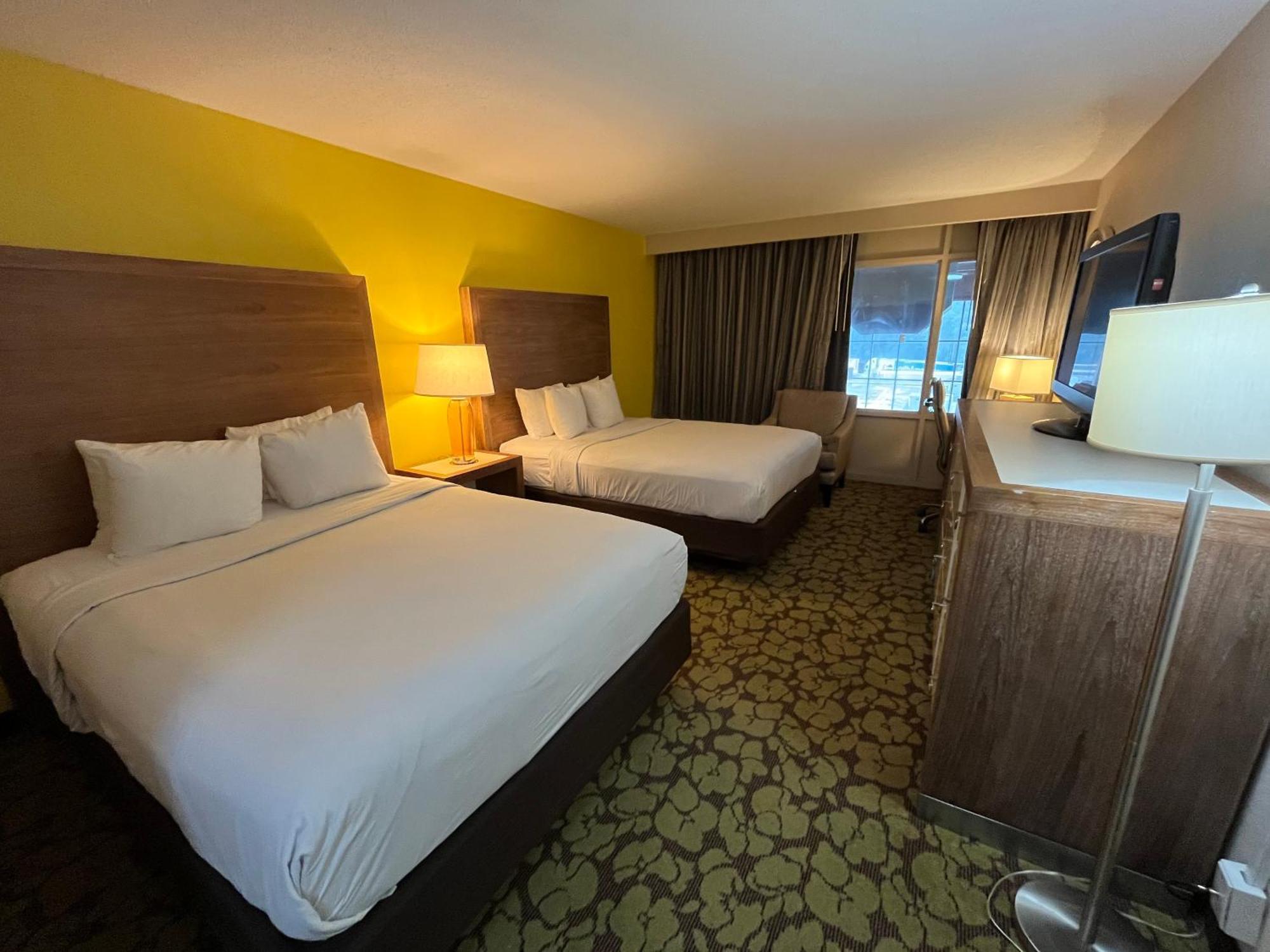 Готель Ramada Plaza By Wyndham Charlotte South End Airport Екстер'єр фото