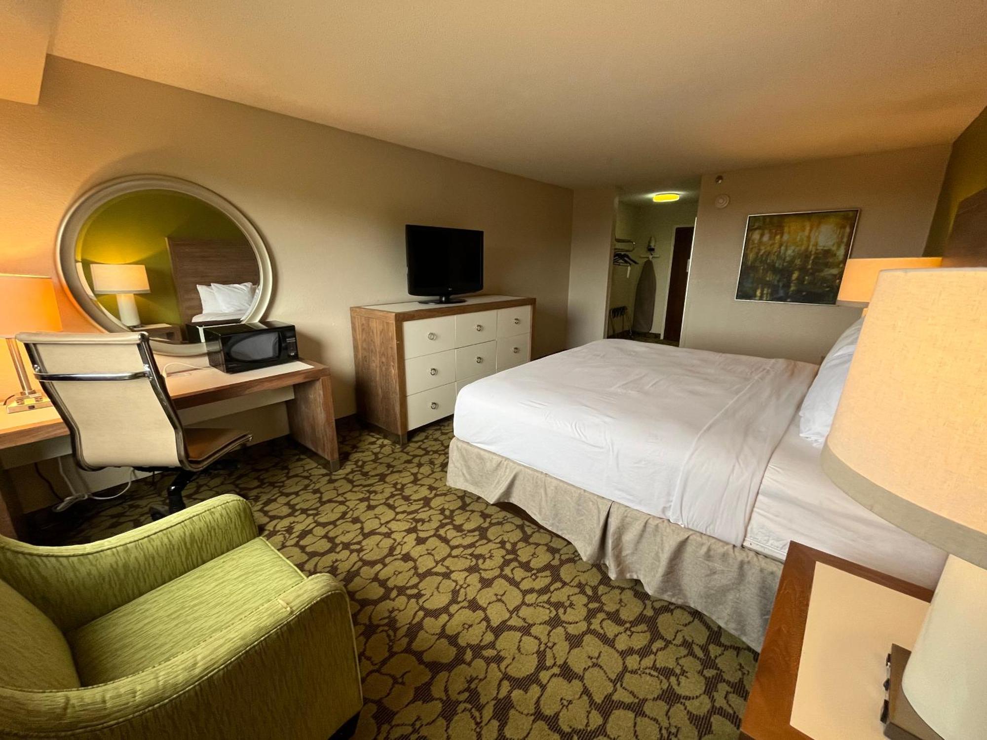 Готель Ramada Plaza By Wyndham Charlotte South End Airport Екстер'єр фото