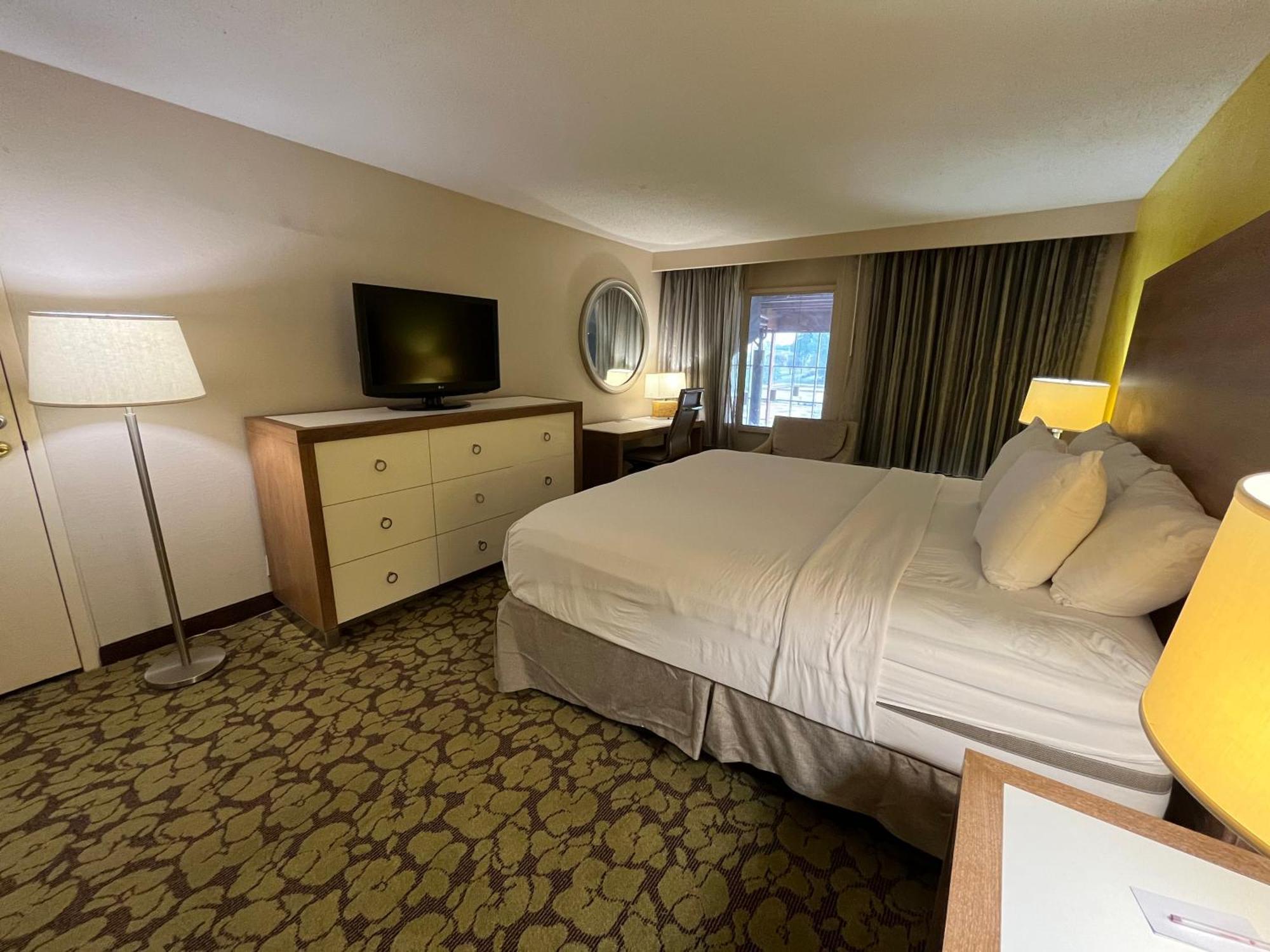 Готель Ramada Plaza By Wyndham Charlotte South End Airport Екстер'єр фото
