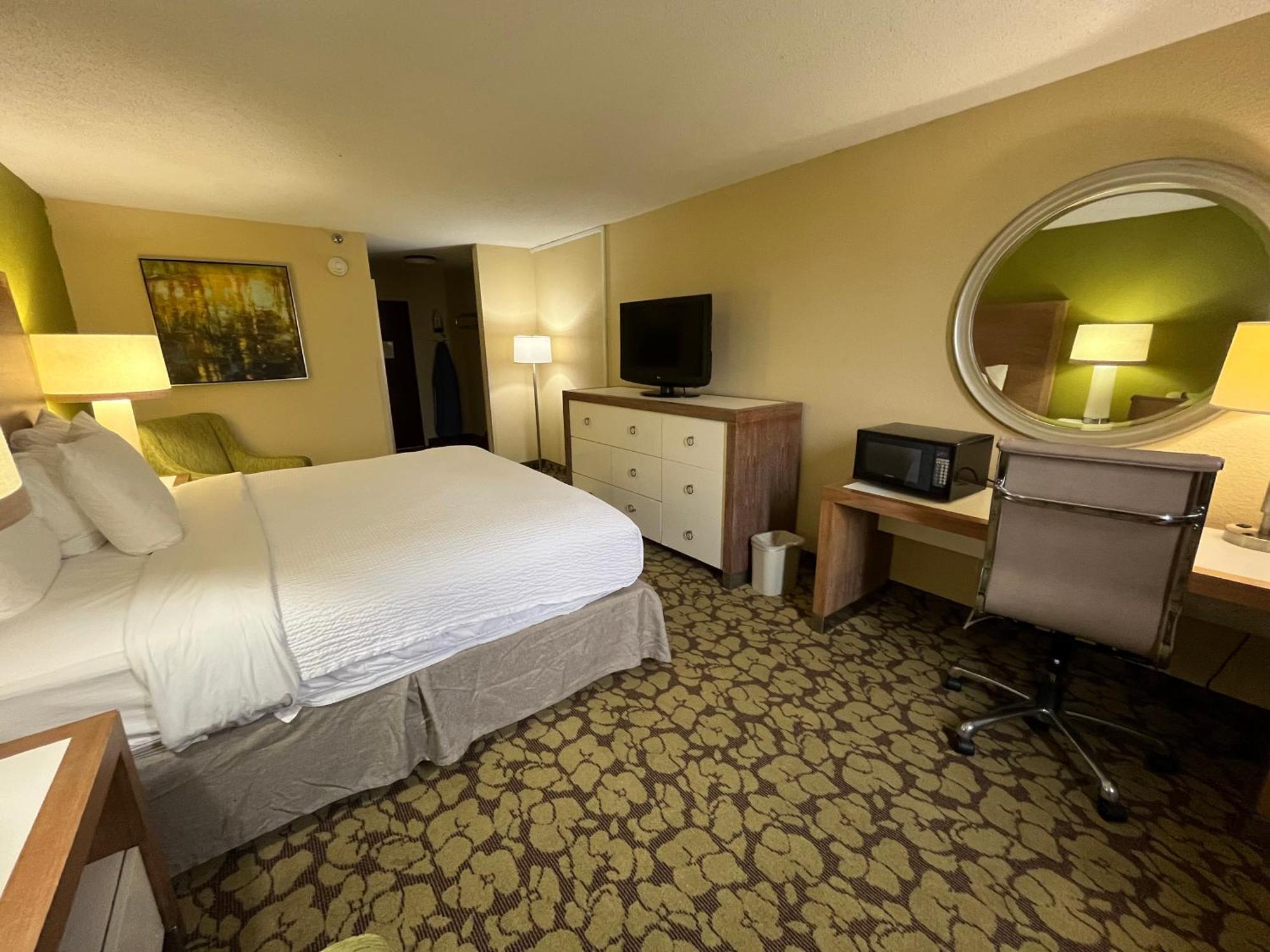 Готель Ramada Plaza By Wyndham Charlotte South End Airport Екстер'єр фото