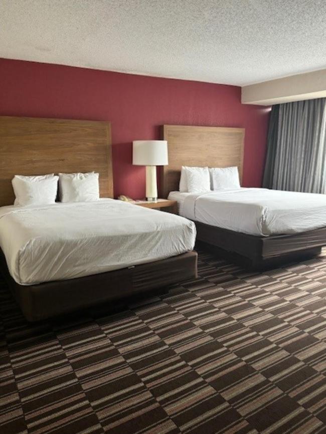 Готель Ramada Plaza By Wyndham Charlotte South End Airport Екстер'єр фото