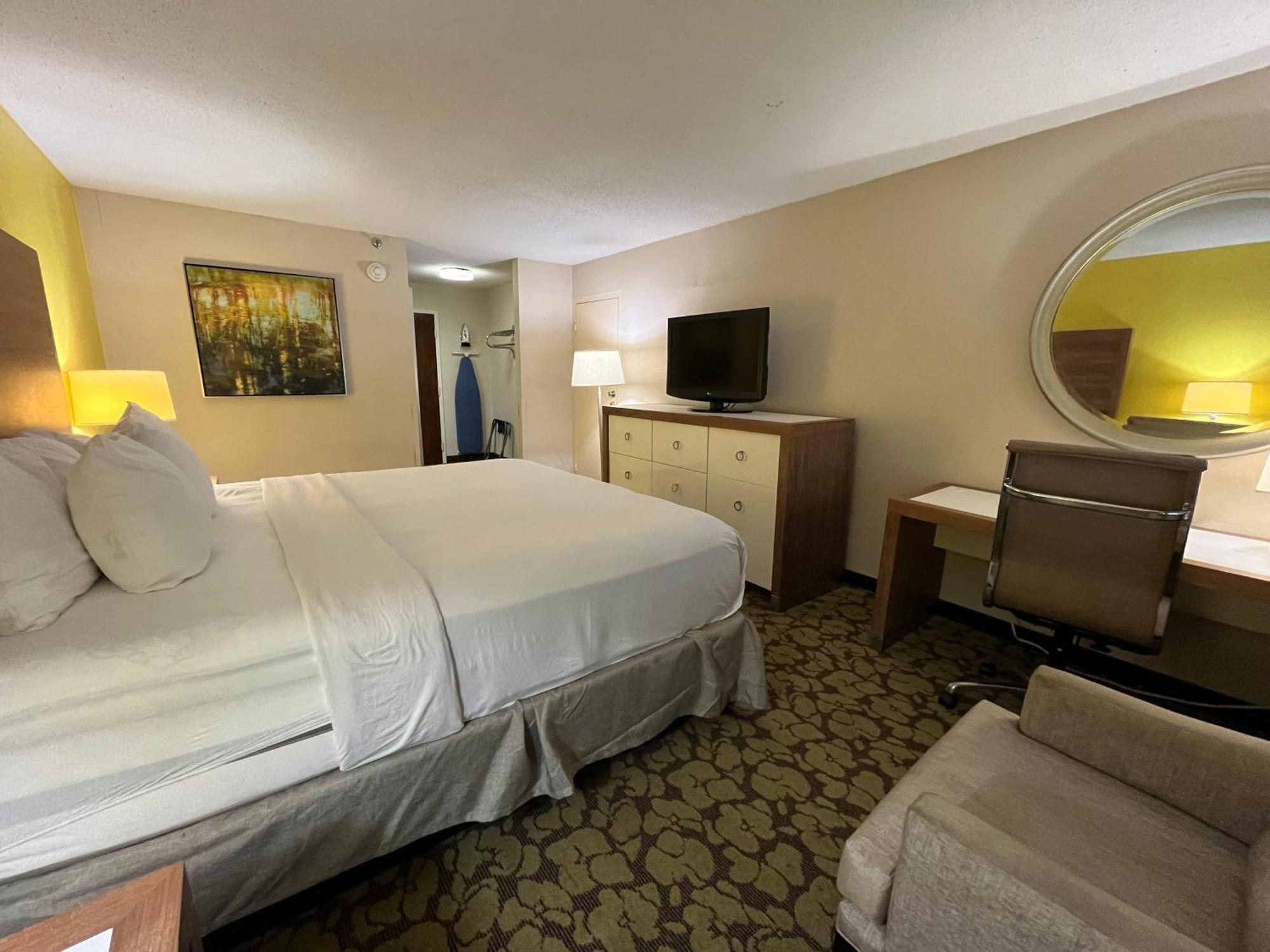 Готель Ramada Plaza By Wyndham Charlotte South End Airport Екстер'єр фото