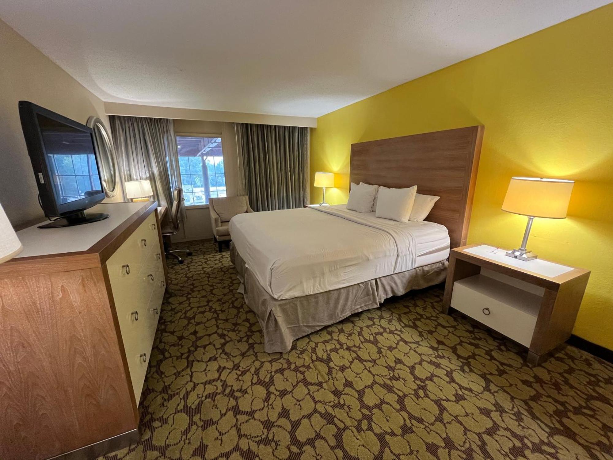 Готель Ramada Plaza By Wyndham Charlotte South End Airport Екстер'єр фото