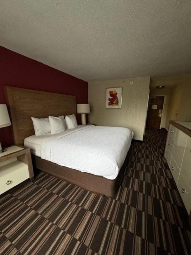 Готель Ramada Plaza By Wyndham Charlotte South End Airport Екстер'єр фото
