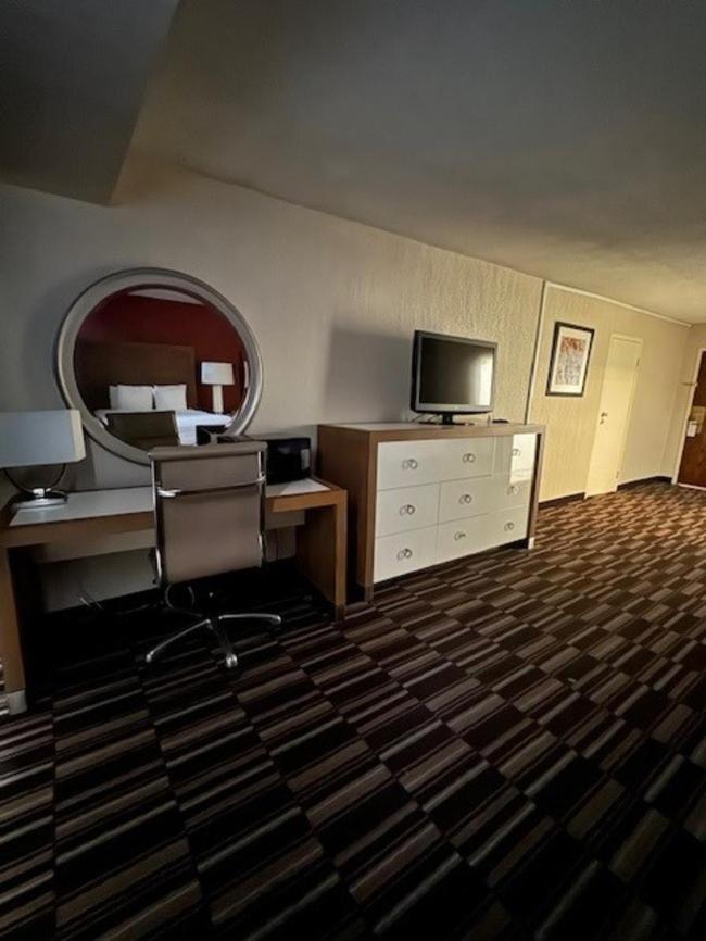 Готель Ramada Plaza By Wyndham Charlotte South End Airport Екстер'єр фото